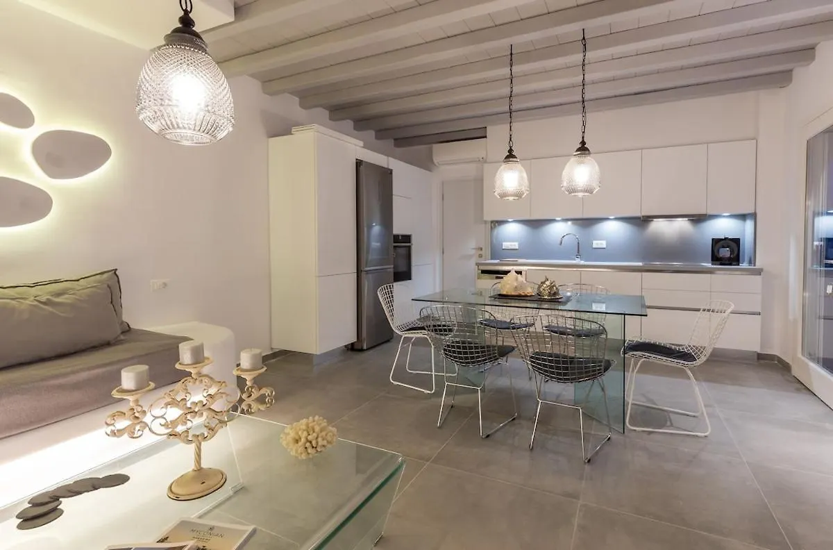 Villa Iliana 1 & 2 W Shared Pool, Ornos, Mykonos اليونان